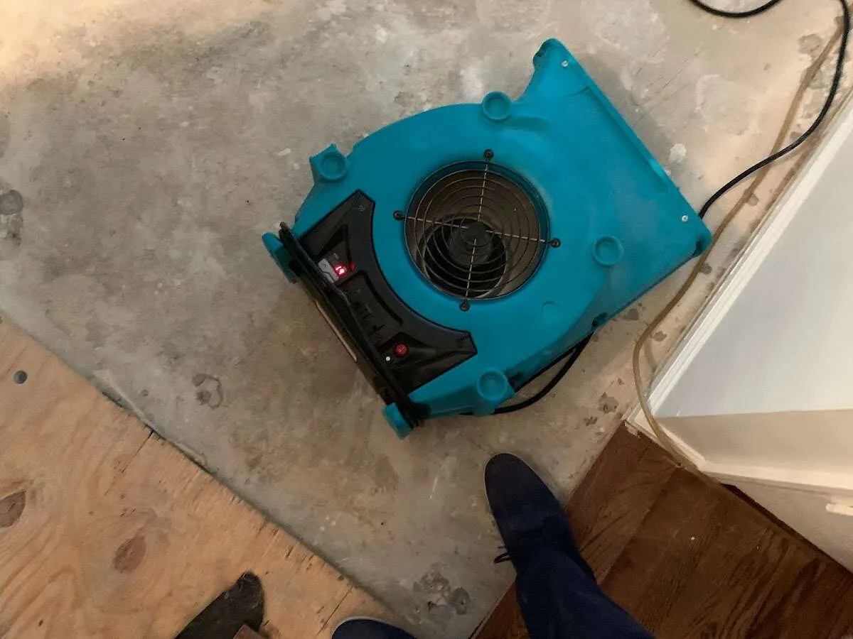 Air mover drying subfloor during Leak Detection & Repair in DeForest
